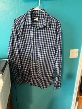 Wrangler Men's Navy and White Plaid Button-Down Shirt